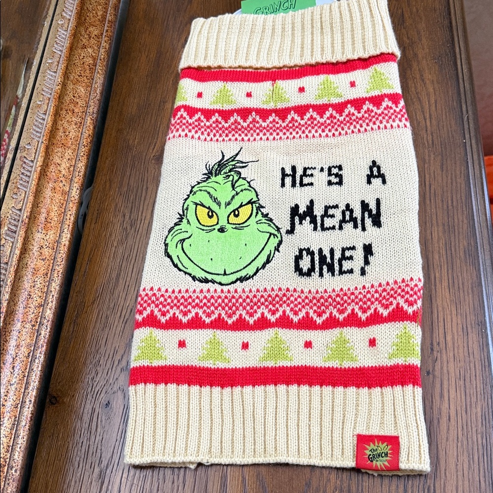 The Grinch-He’s a mean one! - Knit Christmas Sweater. Size M. - Picture 6 of 13
